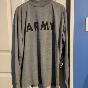 Men’s Gray Long-Sleeved U.S. Army T-Shirt Size L